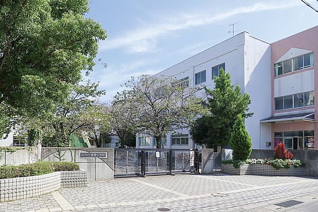 春日部市立豊春小学校（現地より徒歩7分）