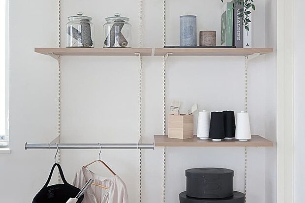 【【PLAN01】マルチシェルフ】棚の高さが変えられる便利な可動棚式のマルチシェルフ。