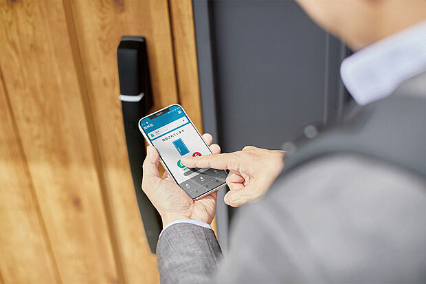 【【スマートコントロールキー】】タグキーを近づけたり、リモコンを携帯してボタンを押すだけでカギの開け閉めができます。スマートフォンでも操作可能です。※専用アプリのダウンロードが必要です。