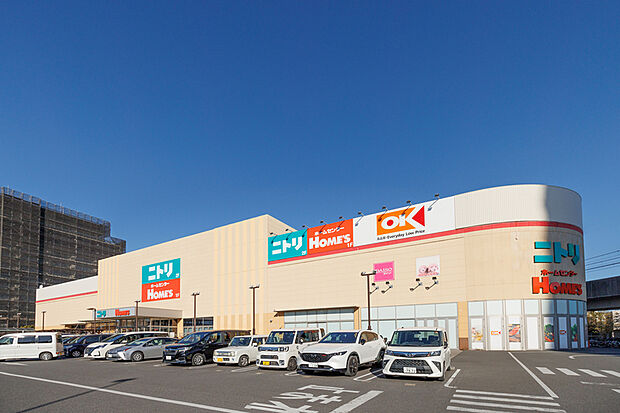 【島忠ホームズ／ニトリ／オーケー三郷中央店】（現地より徒歩1