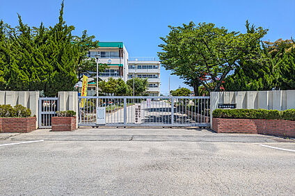 【春日部南中学校】（現地より徒歩25分） 約1960m
