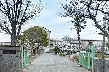 越谷市立南中学校（現地より徒歩27分） 約2100m