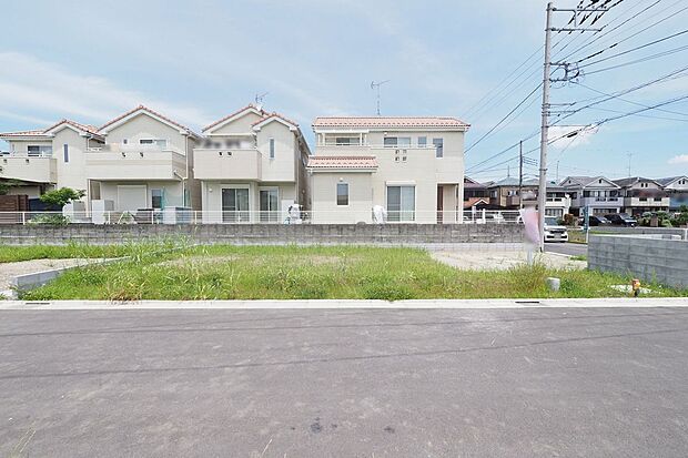 ３号区　南側4.5ｍ新設道路と東側5ｍ公道に面した開放感ある角地。
