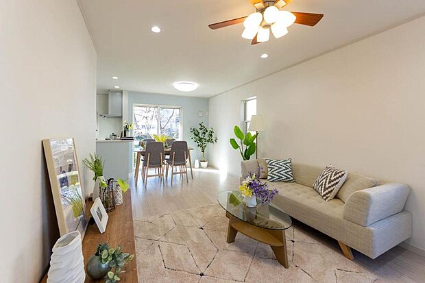 【住協建設/施工例】間取りだけでなく壁紙、収納やコンセント位置なども自由にカスタマイズ可。設計士とお好みの住宅を建てましょう