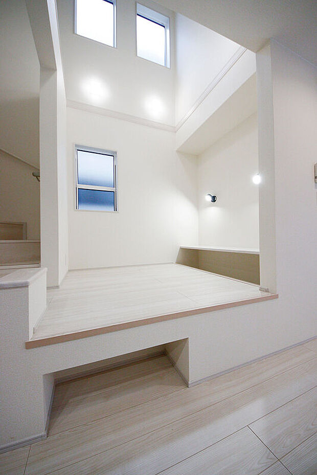 【吹き抜け構造のスキップフロア デスクワークにおすすめ】写真 45号棟