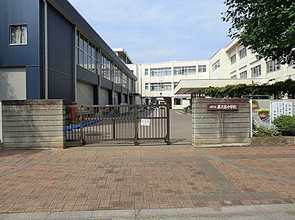 三芳町立藤久保小学校 80m
