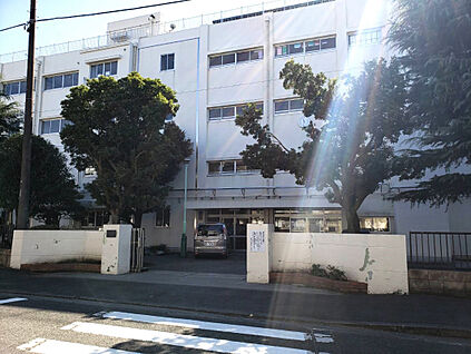 瀬谷第二小学校 448m