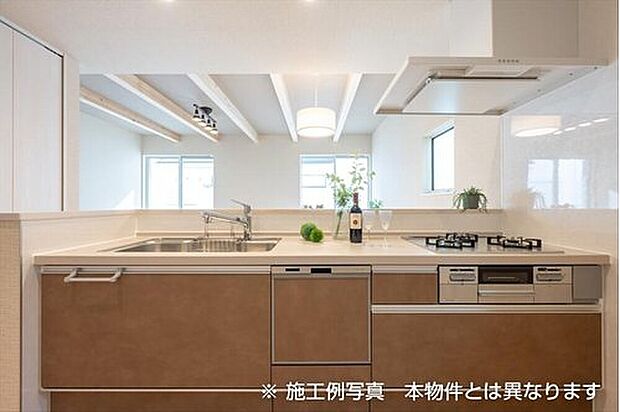 【キッチンイメージ】
作業スペースがしっかり確保されたキッチン。食事の配膳や食事後の片付けがしやすく家事の時間が短縮できます。