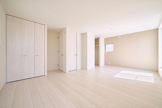 B棟
間仕切り次第で1部屋から2部屋に変更可能な仕様です。お子様の成長やライフスタイルの変化に合わせ、柔軟にお部屋の数を変えられます。
現地（2026年4月）撮影
