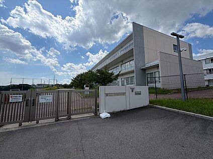 日進市立竹の山小学校 904m(徒歩12分)