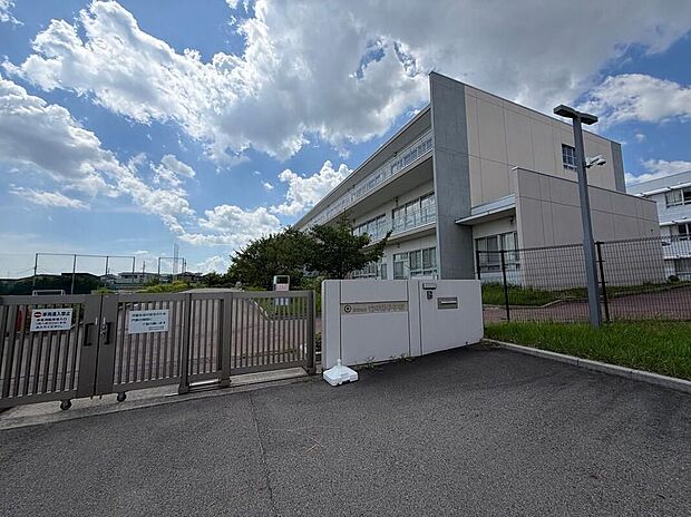 日進市立竹の山小学校（約904m）