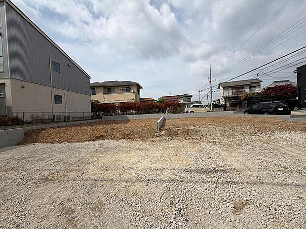 【前面道路含む現地写真】毎日の生活が便利で、子育て世帯にもやさしいロケーションです。　現地（2026年4月）撮影