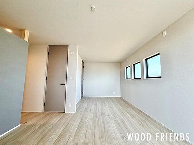 【リビング以外の居室】【洋室イメージ】
間仕切り次第で1部屋から2部屋に変更可能な仕様です。お子様の成長やライフスタイルの変化に合わせ、柔軟にお部屋の数を変えられます。