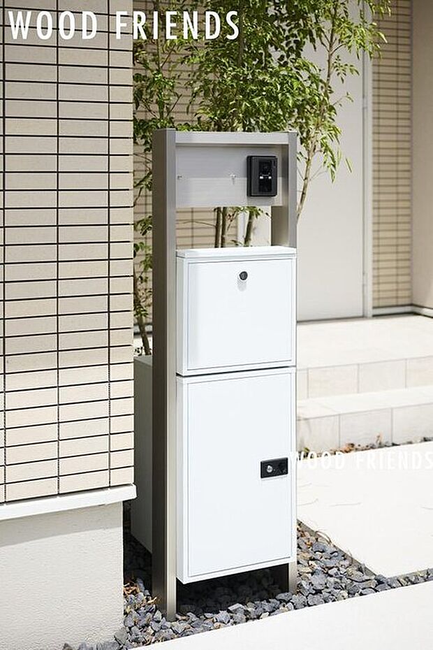 【宅配ボックス】外出時や手が離せない時でも安心して荷物を受け取ることができます。
（2026年8月）撮影