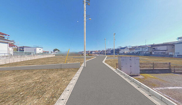 【完成予想図（造成後外観パース）】　前面道路は幅員約4.3m～約6.0mの公道に面しているほか、幅員約5.0mの道路を新設。アスファルト舗装のため、徒歩や自転車での移動もスムーズに行えます。