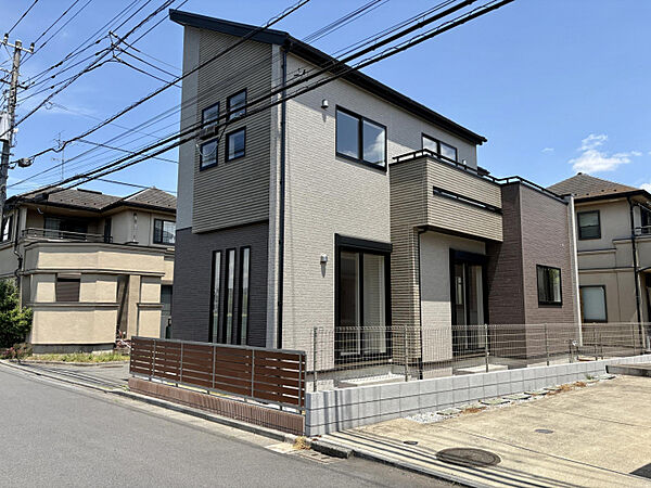 【現地写真】　開放感のある北西角地×西側公道約6.5mの陽当り良好な立地に、限定1棟の新築戸建が誕生しました。ぜひお気軽にご見学いただき、新生活のイメージを膨らませてください。