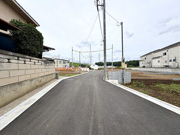 【前面道路含む現地写真】　