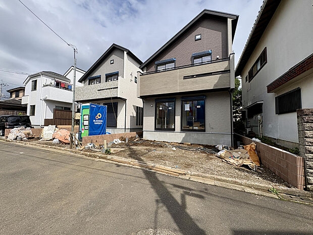 【外観写真】　小学校・中学校・保育園まで徒歩9分圏内と、子育て世帯にも嬉しい住環境。商業施設が点在する、新小金井・東京街道へのカーアクセスも良好です。