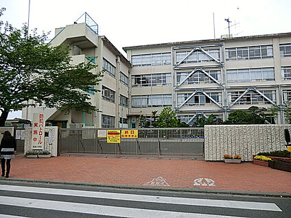 東村山市立回田小学校 740m