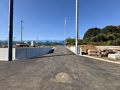 【前面道路含む現地土地写真】