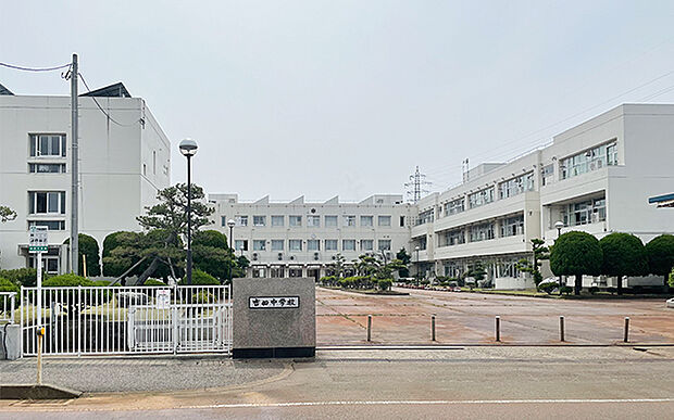 吉田中学校（約1,720m）