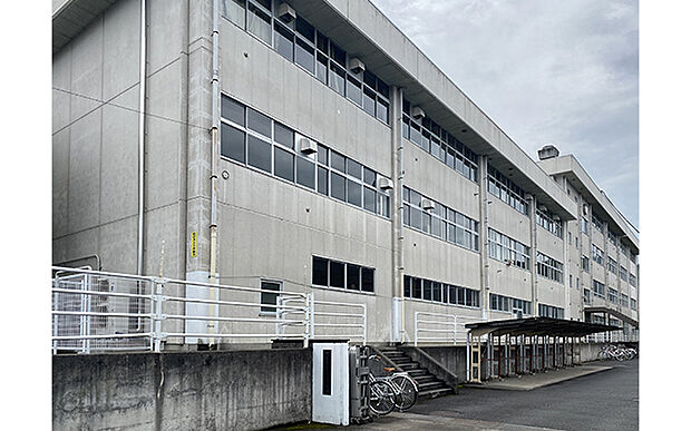 市立広沢中学校（約750m）