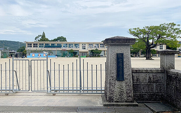 隈之城小学校（約900m）