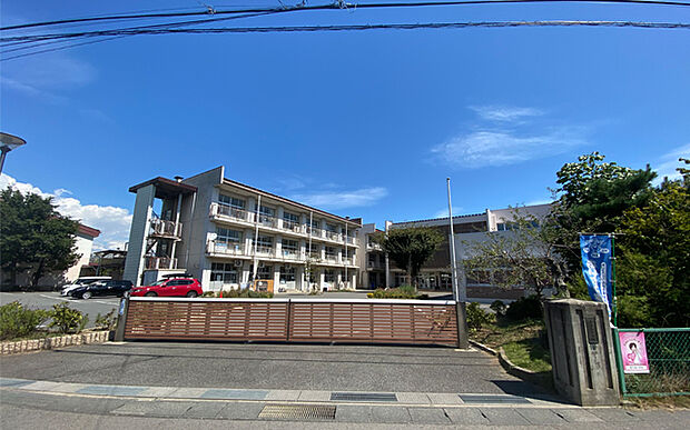 青木島小学校（約560m）