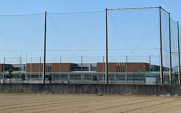 鈴鹿市立神戸中学校（約2,200m）