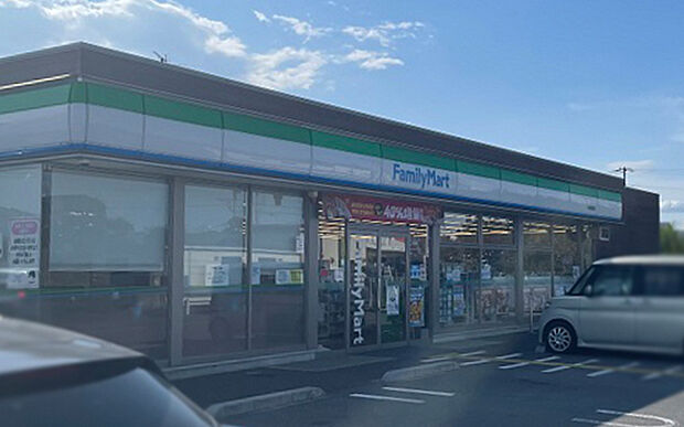 ファミリーマート(約1,100m)