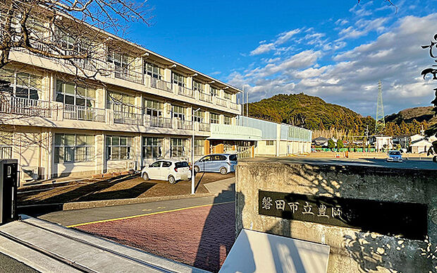 磐田市立豊岡南小学校（約720m）