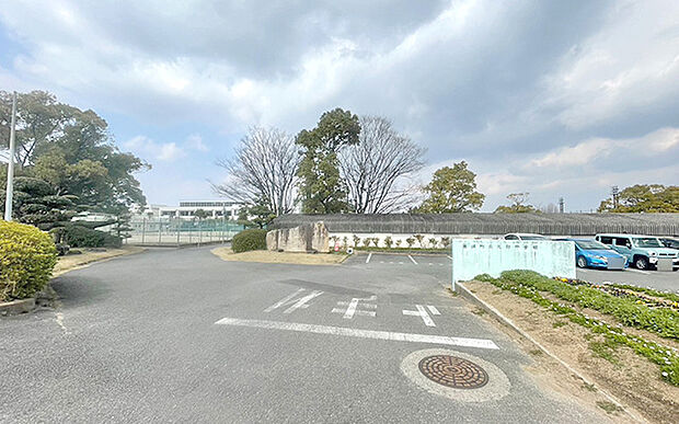 北部中学校（約1,100m）