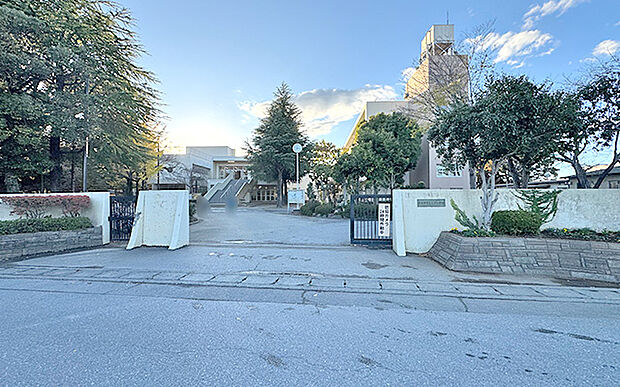 上沖小学校(約720m)