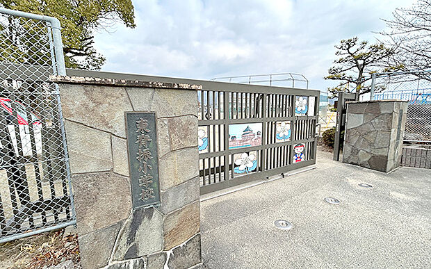 吉野ヶ里町立東背振小学校(約320m)