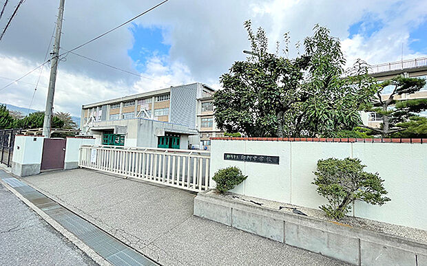 御所中学校(約240m)