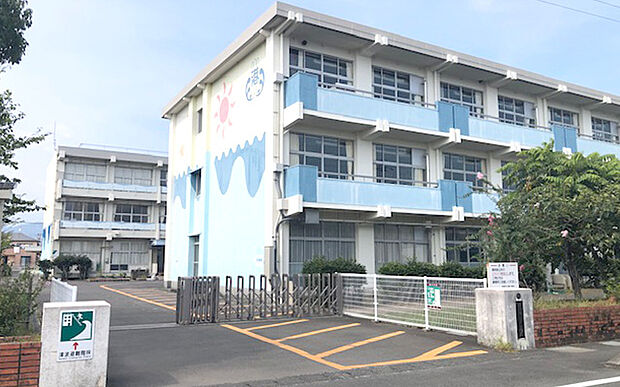 市立港小学校（約520m）