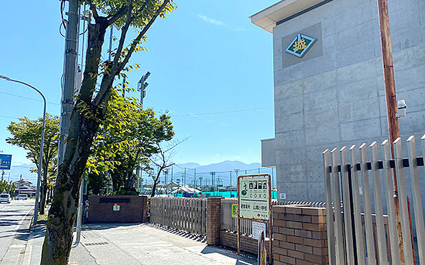 甲府市立山城小学校（約450m）