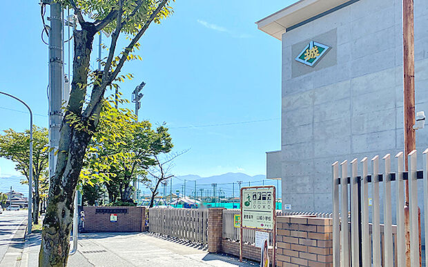 市立山城小学校（約1,770m）