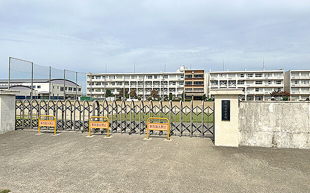 市立下稲吉中学校(約1,300m)