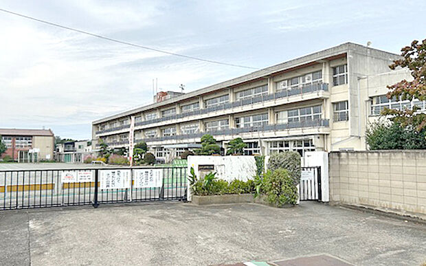 高崎市立新町第二小学校（約550m）