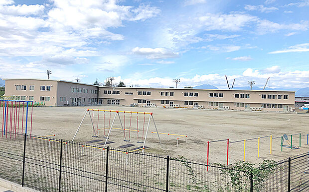 中央市立田富北小学校(約2,340m)
