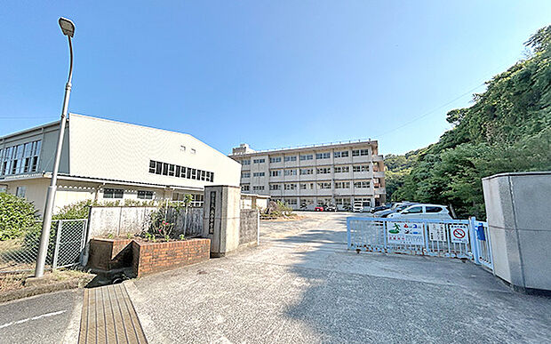 福山市立城西中学校(約1,010m)