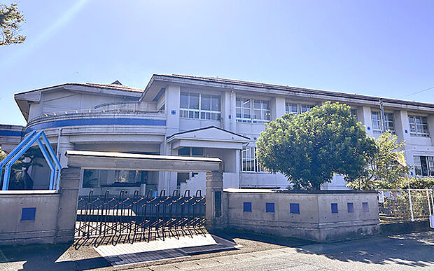 羽生市立手子林小学校(約1,400m)