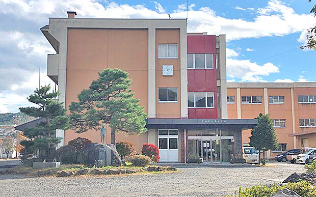 市立南小学校(約1,120m)