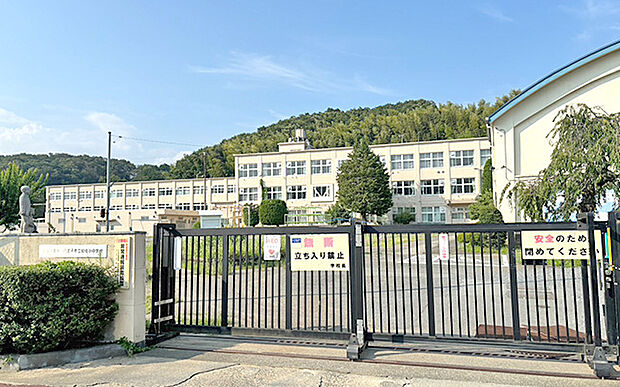 八王子市立加住小中学校(約1,910m)