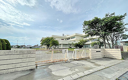 市立中里小学校 840m
