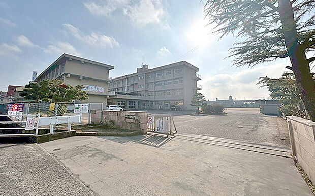 福山市立城東中学校(約1,030m)
