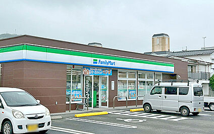 ファミリーマート 串木野西塩田店 180m