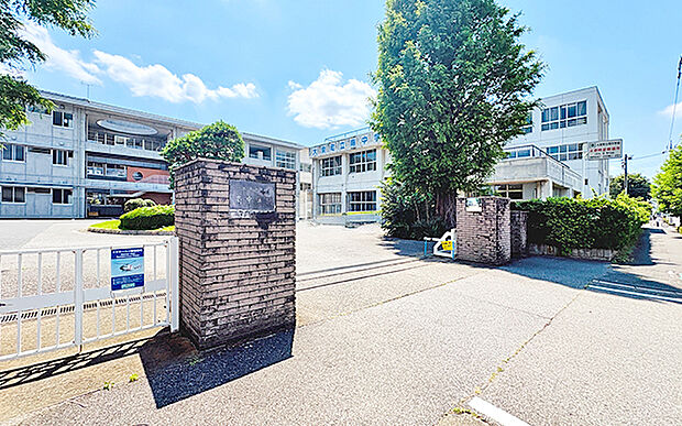 町立南中学校(約750m)