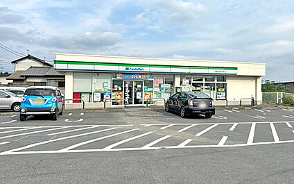 ファミリーマート前橋富士見原之郷店 900m